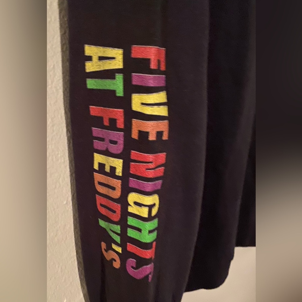 Five Nights At Freddy’s Medium Sweatshirt - Picture 4 of 5